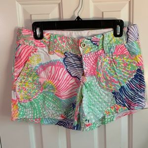 LILLY PULITZER CALLAHAN SHORT, SIZE 4, 5” INSEAM